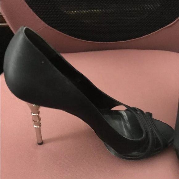 Gorgeous Gucci Pumps in Great Condition 37.5 - Picture 5 of 8